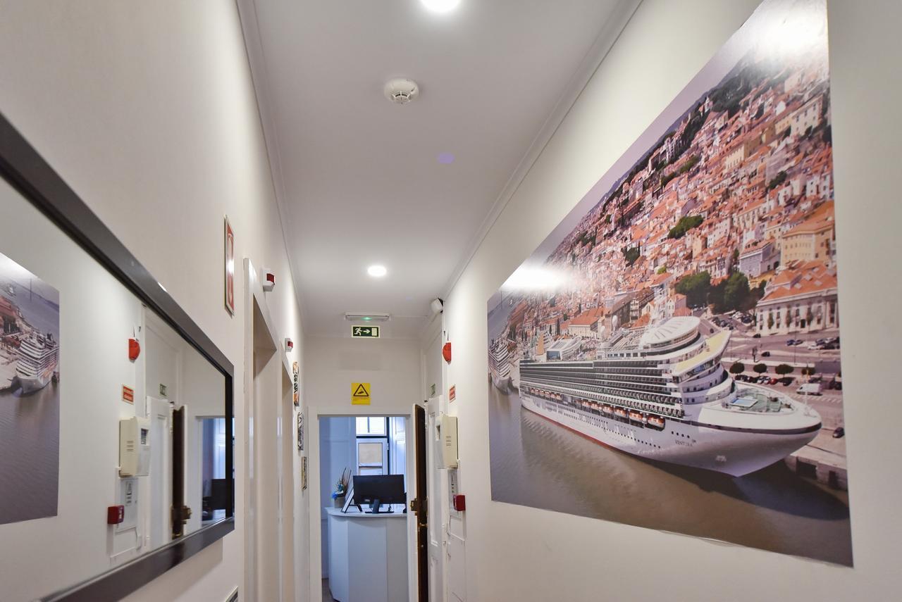 Train Lisbon Hostel Εξωτερικό φωτογραφία